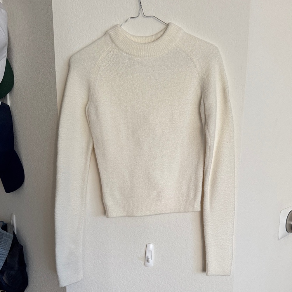 ALO Yoga Cream Crew Neck Sweater
